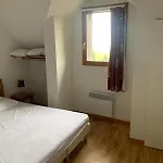 Dans Résidence Bois De La Reine, Et Saint Anastaise Appartement *