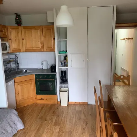 Dans Bois De La Reine, Et Saint Anastaise * 베세-에-생타나스타시