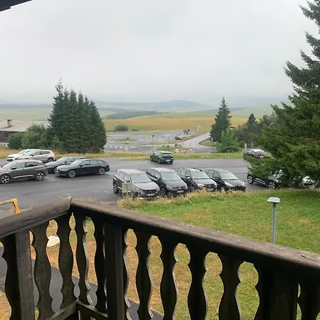 Dans Bois De La Reine, Et Saint Anastaise * 베세-에-생타나스타시